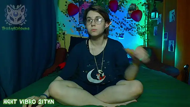 TrickyKitsune online show from 10, 4, 2026