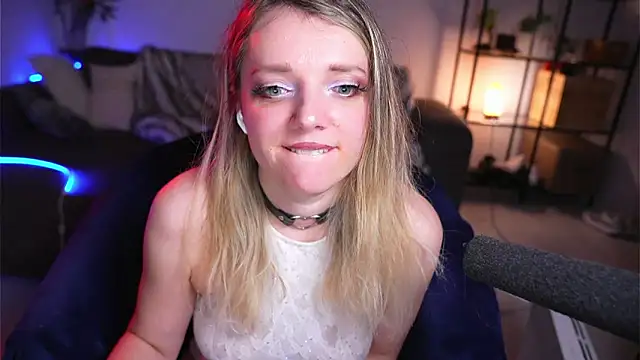 Magnetic Amy online show from 8, 3, 2025