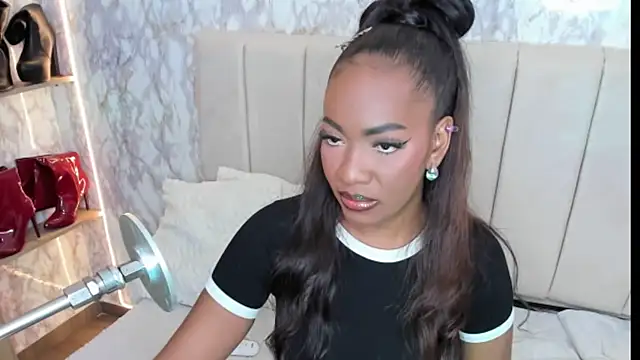 whiitneyfox online show from 26, 10, 2025