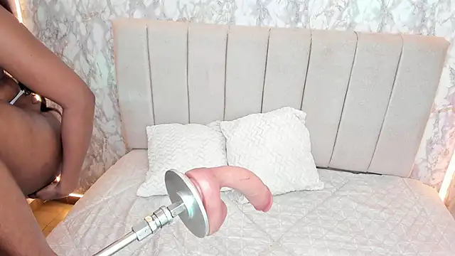 whiitneyfox online show from 23, 9, 2025