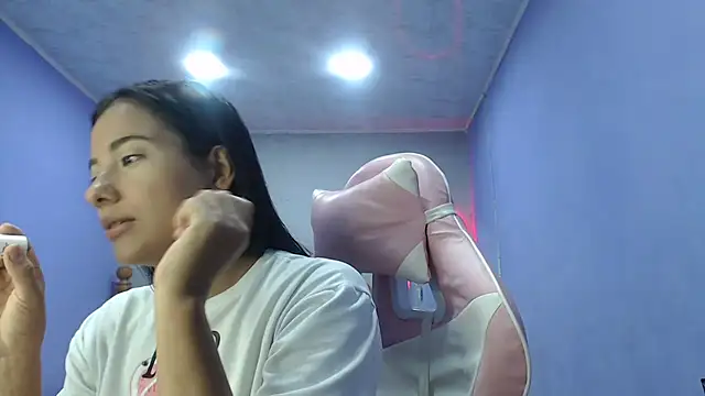 Coral0403 online show from 13, 9, 2025