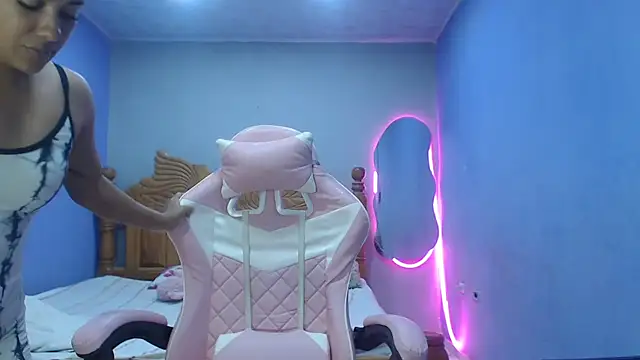 Coral0403 online show from 9, 11, 2025