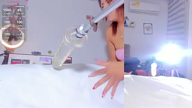 Maria Jones  online show from 6, 10, 2025