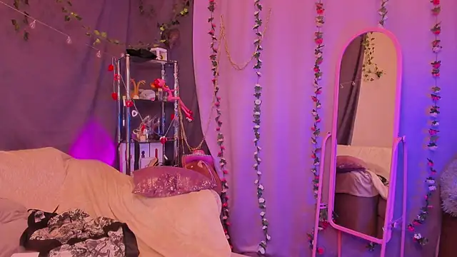 AliceOfWonders online show from 7, 3, 2025