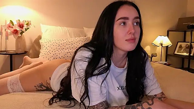 KimKhallifa online show from 7, 4, 2026