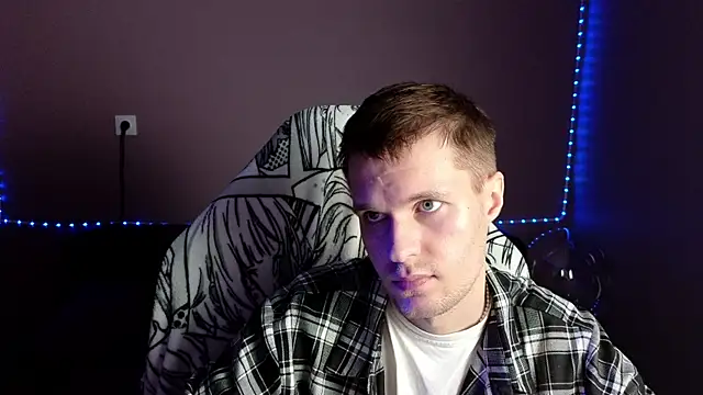 Snapshot of Leonnextdoor chatting on 4, 1, 2025 Leonnextdoor online show from 4, 1, 2025