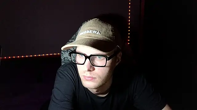 Snapshot of Leonnextdoor chatting on 12, 1, 2025 Leonnextdoor online show from 12, 1, 2025