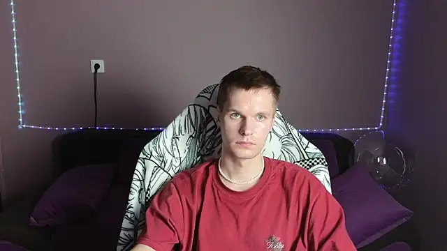 Snapshot of Leonnextdoor chatting on 30, 12, 2024 Leonnextdoor online show from 30, 12, 2024