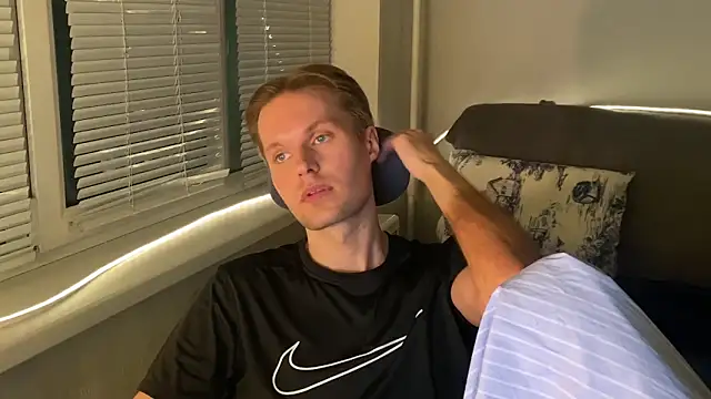 Snapshot of Leonnextdoor chatting on 15, 1, 2026 Leonnextdoor online show from 15, 1, 2026