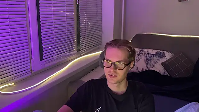 Snapshot of Leonnextdoor chatting on 8, 1, 2026 Leonnextdoor online show from 8, 1, 2026