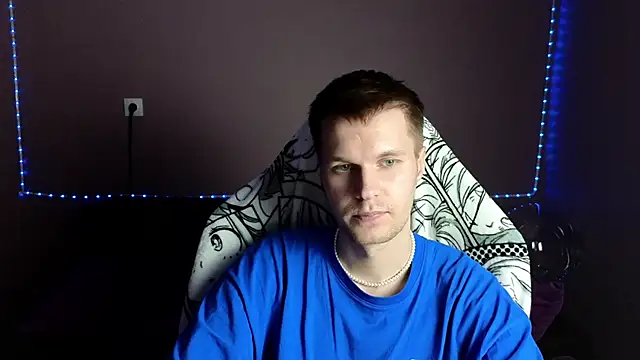 Snapshot of Leonnextdoor chatting on 3, 1, 2025 Leonnextdoor online show from 3, 1, 2025