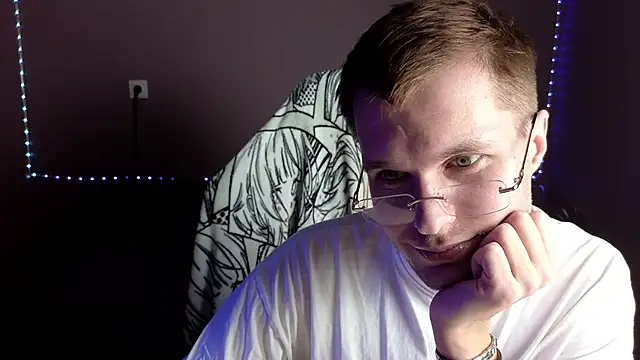 Snapshot of Leonnextdoor chatting on 2, 1, 2025 Leonnextdoor online show from 2, 1, 2025