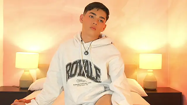Snapshot of Maxi_little chatting on 5, 6, 2026 Maxi little online show from 5, 6, 2026
