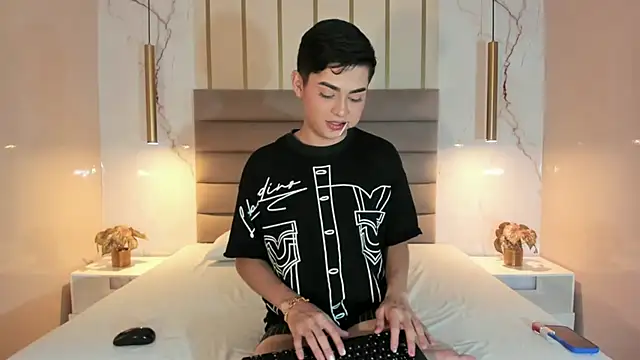 Snapshot of Maxi_little chatting on 14, 7, 2026 Maxi little online show from 14, 7, 2026
