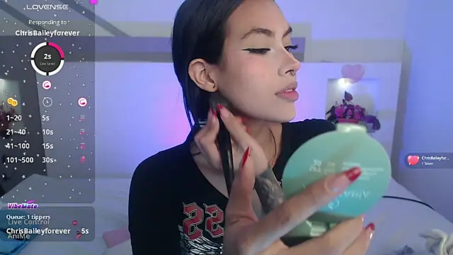 VenusEvans1 online show from 7, 2, 2025