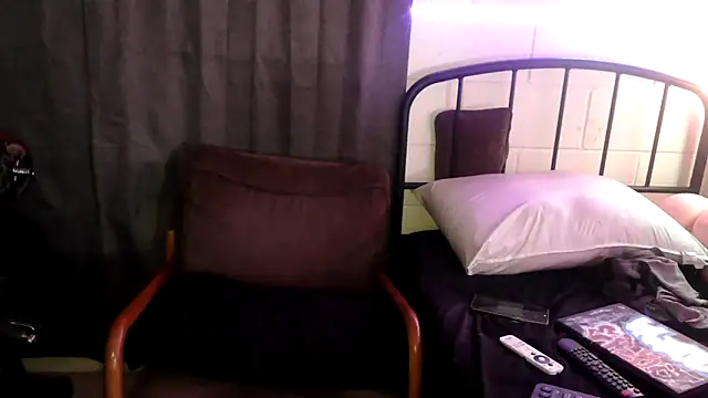 Snapshot of k1oudE chatting on 14, 6, 2026 k1oudE online show from 14, 6, 2026