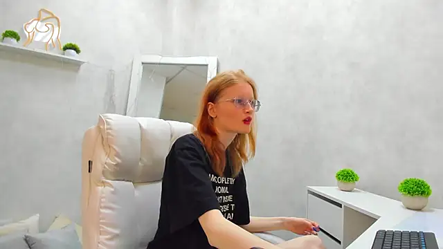 ElizabethHarpper online show from 10, 3, 2025