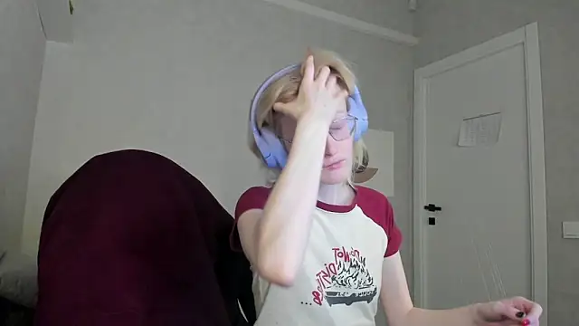 ElizabethHarpper online show from 13, 11, 2025