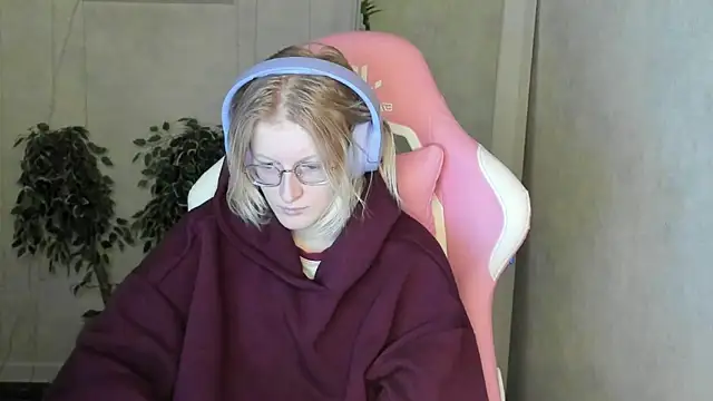 ElizabethHarpper online show from 27, 11, 2025