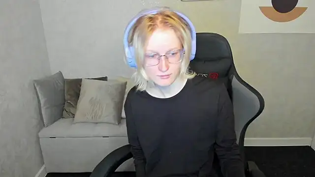 ElizabethHarpper online show from 25, 9, 2025