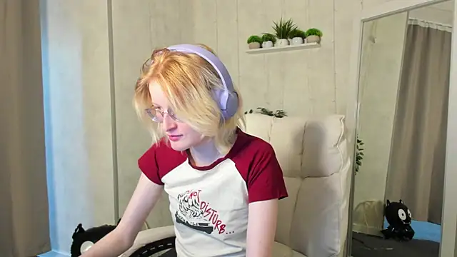 ElizabethHarpper online show from 31, 10, 2025