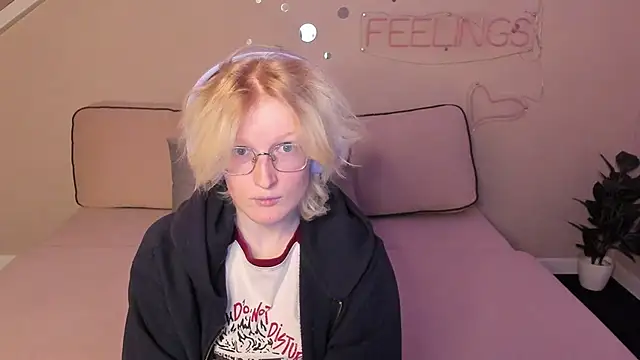 ElizabethHarpper online show from 10, 9, 2025