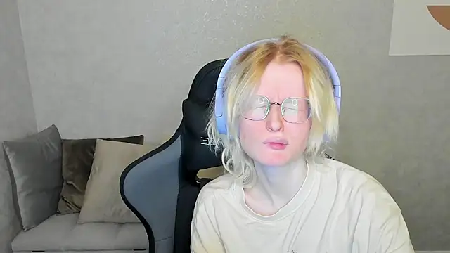 ElizabethHarpper online show from 27, 9, 2025