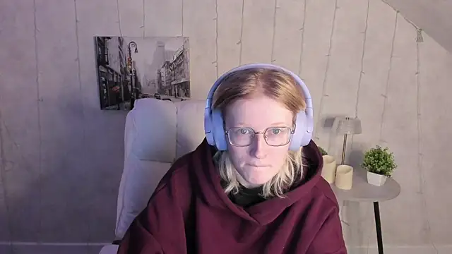 ElizabethHarpper online show from 3, 12, 2025