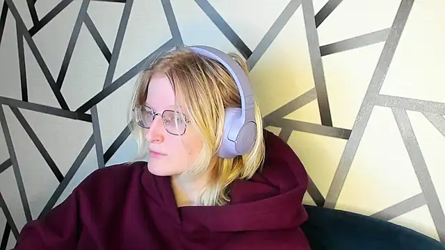 ElizabethHarpper online show from 26, 11, 2025