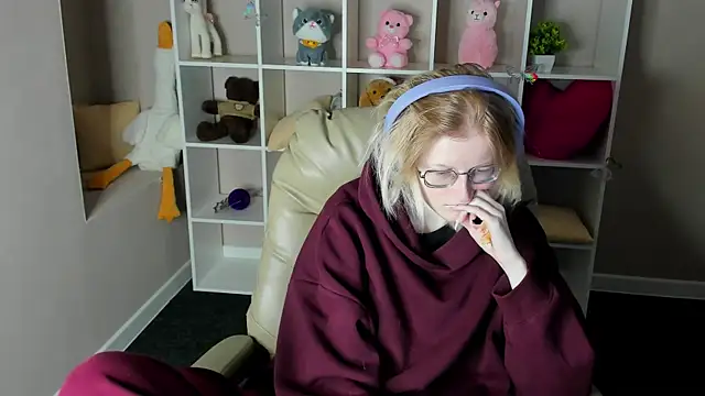 ElizabethHarpper online show from 19, 12, 2025