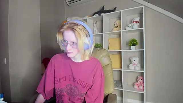 ElizabethHarpper online show from 1, 11, 2025