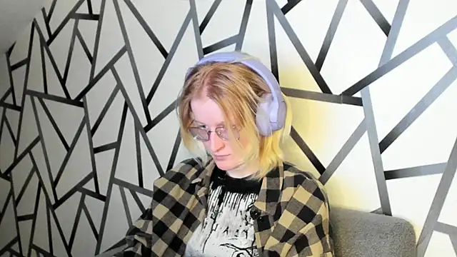 ElizabethHarpper online show from 7, 11, 2025