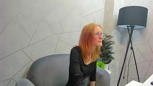 ElizabethHarpper online show from 27, 2, 2025