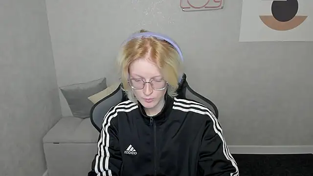 ElizabethHarpper online show from 11, 9, 2025