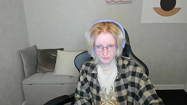 ElizabethHarpper online show from 23, 9, 2025