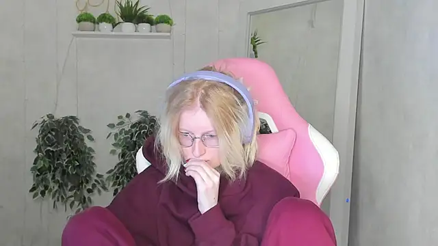 ElizabethHarpper online show from 28, 11, 2025