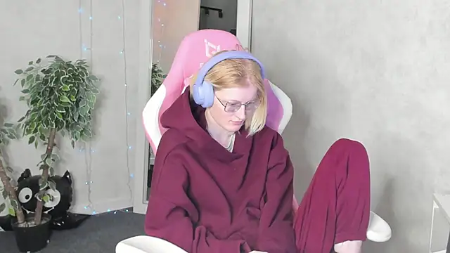 ElizabethHarpper online show from 1, 12, 2025