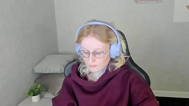 ElizabethHarpper online show from 14, 11, 2025