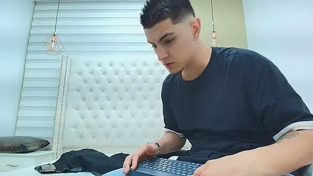 DAVID VICTORIAA online show from 18, 12, 2025