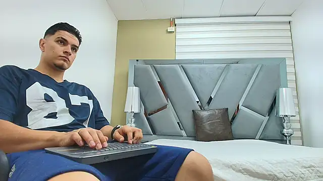 Snapshot of DAVID_VICTORIAA chatting on 9, 5, 2026 DAVID VICTORIAA online show from 9, 5, 2026