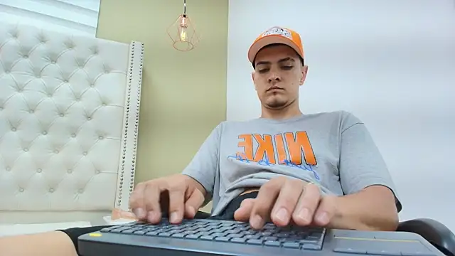 DAVID VICTORIAA online show from 5, 1, 2026