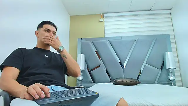 Snapshot of DAVID_VICTORIAA chatting on 21, 4, 2026 DAVID VICTORIAA online show from 21, 4, 2026