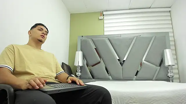 Snapshot of DAVID_VICTORIAA chatting on 26, 5, 2026 DAVID VICTORIAA online show from 26, 5, 2026