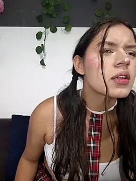 Danni shy online show from 9, 9, 2025