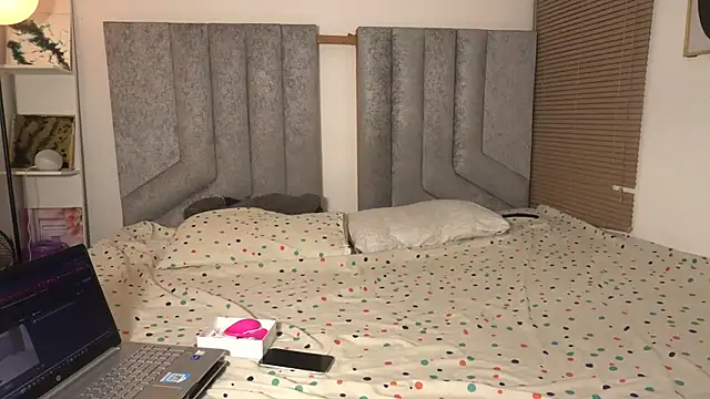 womantall99 online show from 9, 3, 2026