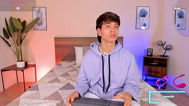 Brian-Ausslos online show from 4, 12, 2025