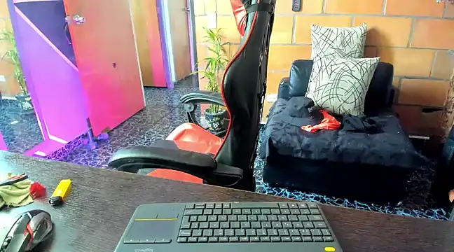 Adam Valenciia online show from 23, 2, 2025