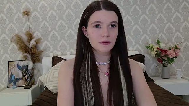 Nellie Medina online show from 4, 3, 2025