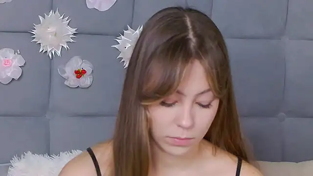 Snapshot of TheEmma chatting on 11, 10, 2025 TheEmma online show from 11, 10, 2025