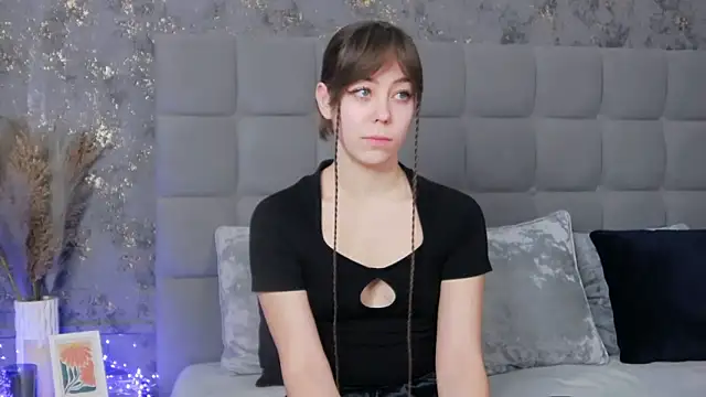 Snapshot of TheEmma chatting on 10, 3, 2025 TheEmma online show from 10, 3, 2025